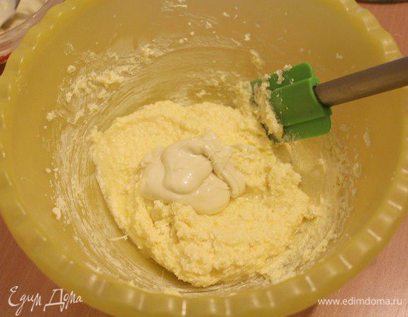 Частями добавить белый шоколад.