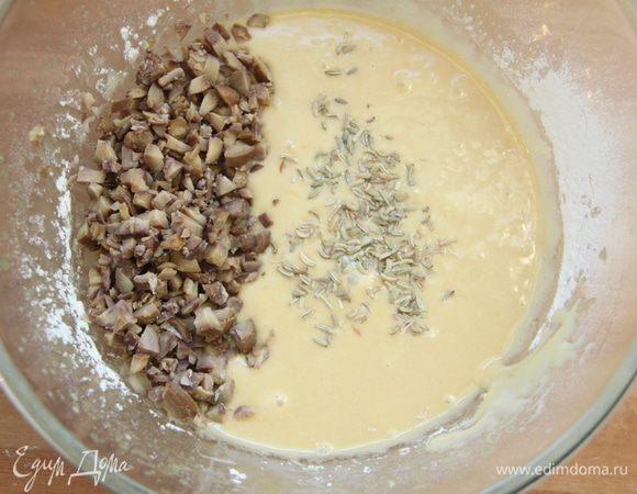 В тесто добавить семена фенхеля и бОльшую часть (процентов 80) рубленых каштанов.