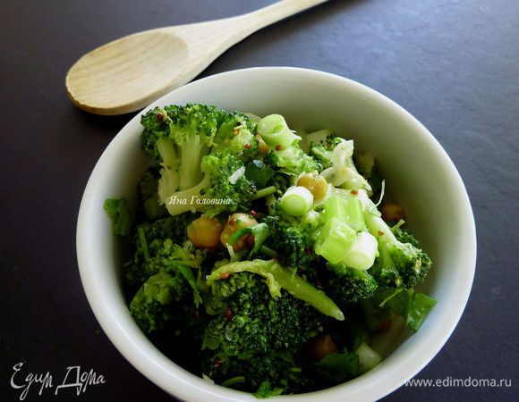 Салат хранится в холодильнике до двух дней. 
