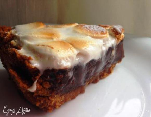 Торт готов! Согласно рецепту, его можно есть горячим. Но, как по мне, горячий он еще жидковат (специально сделала фото). В холодном виде он плотнее и стабильнее. Мне даже показалось, что горячий он был более приторный.
Вкусный тортик! ОЧЕНЬ нежный!