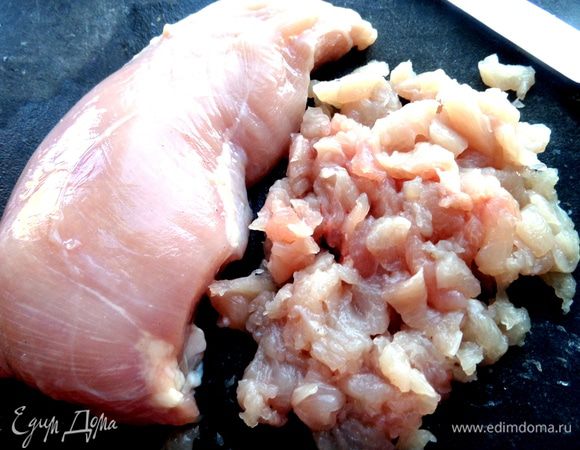 Филе нужно изрубить ножом,можно привлечь к этому мужа!