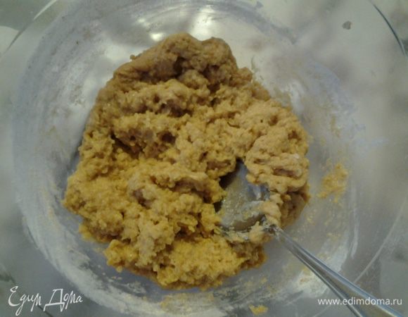 Мучную смесь добавить к яично-масляной. Перемешать.
