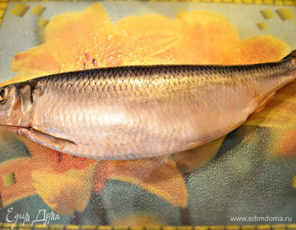 Нам понадобится одна малосольная селёдочка.