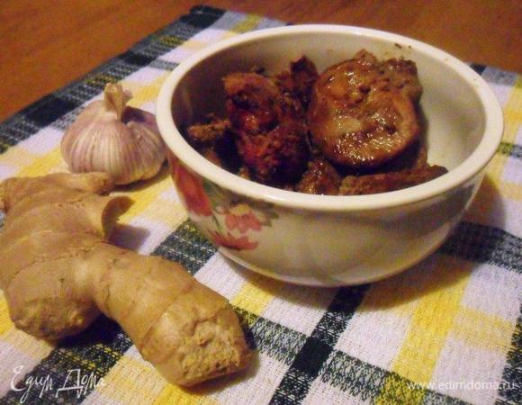 Подавать печень горячей.