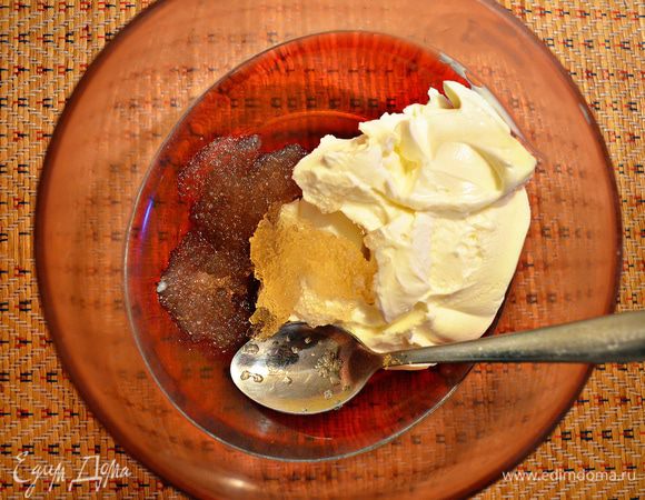 Смешиваем разбухший желатин со сливочным сыром.