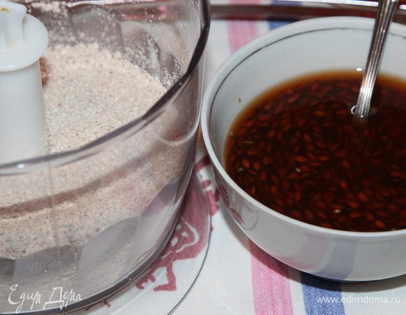 Добавить масло виноградных косточек (кокосовое, масло грецкого ореха, арахисовое, льняное, миндальное) , ройбуш-гель с семенами льна, мед (я заменила на инвертный сироп) и семена половинки стручка ванили (ванильный экстракт).