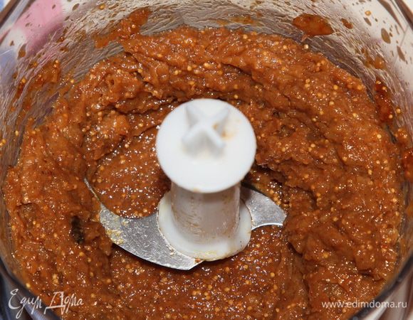 Остывшую массу взбиваем блендером.