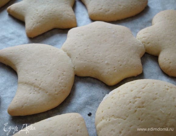 Готовое печенье остудить и начать его разрисовывать!=D