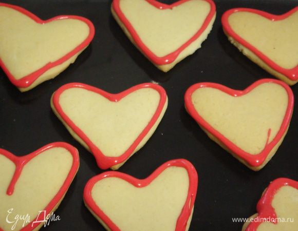 Далее я занялась рисованием айсингом. Все, как говорила Наташа: сначала контур - делала первый раз, поэтому не судите строго))