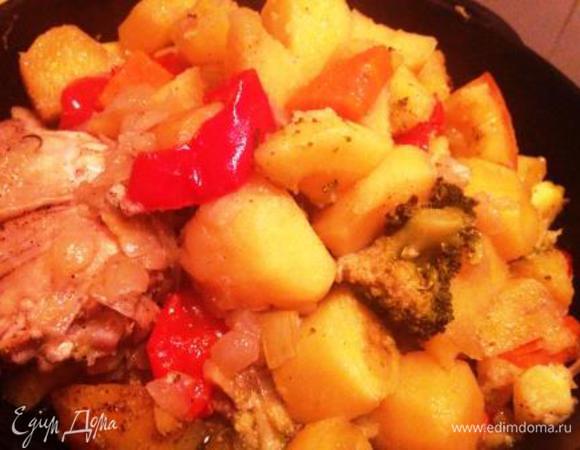 Через 1,5 часа получаем обалденную душистую курочку с мягкими овощами!
Приятного аппетита!