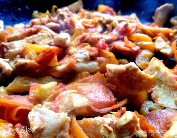 Если хотите с соусом, то подлить нужно бульон или воду и потушить всё вместе.