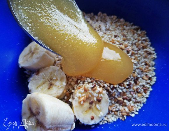 Мёда хватает одной ложки с горкой.