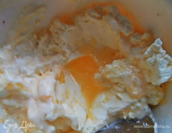 Поэтому в чашке смешала его с выдавленным из мандаринок (или апельсина) соком.