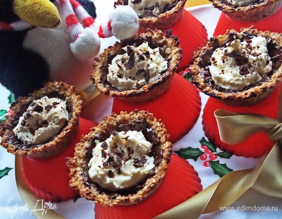 Посыпаем на самый верх.