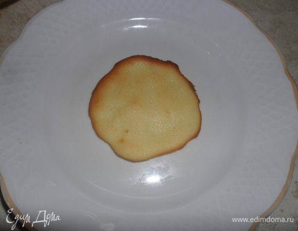 Сверху основу.