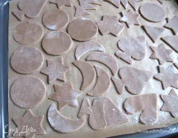 Выложить на противень, накрытый пекарской бумагой.