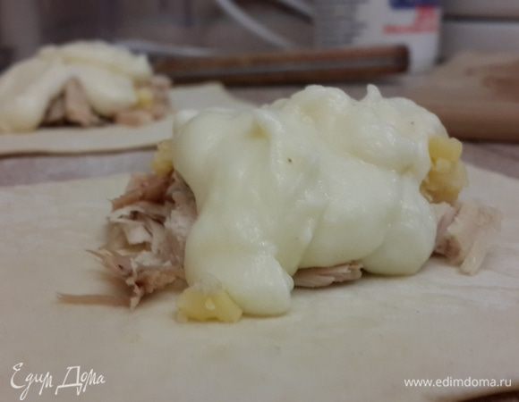 И шапочка бешамеля сверху.
