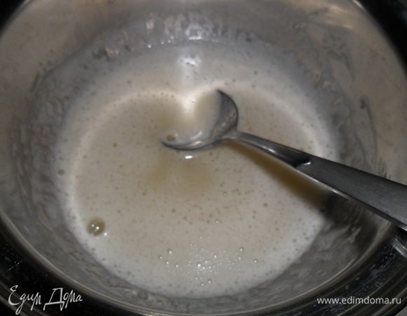 Желатин замочить, дать набухнуть и подогреть.