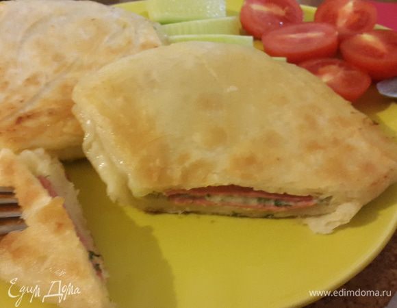 Сыр внутри расплавится, а яйцо свернется. Очень вкусно, приятного аппетита!