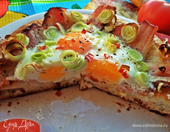 Так как лепёшка была размером с тарелку,хватает на 4 человек по кусочку.