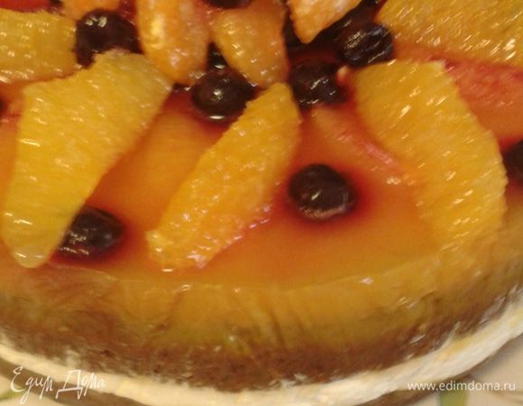 Украсить торт засахаренными фруктами, когда он полностью застынет!