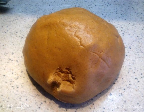 И вот результат. Дочка аж плакала, когда я тесто в холодильник клала. Конечно, пластилин, да ещё и вкусный! :)