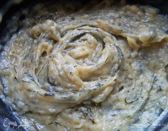 Добавляем укроп или другую зелень, мешаем до густоты.