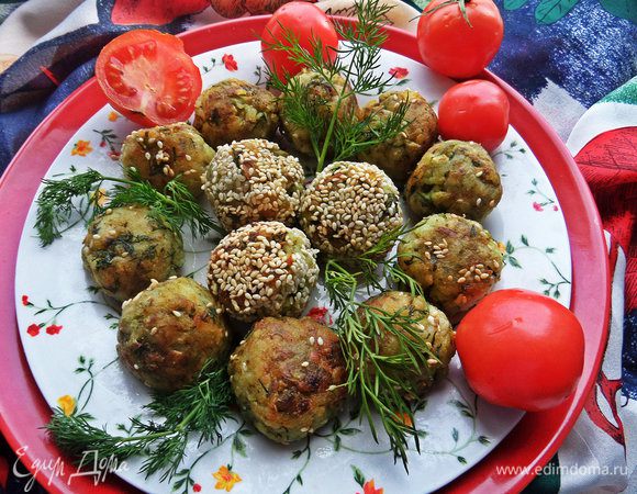 А на второе можно подать не менее нежные картофельно-броккольные шарики от нашей Mari http://www.edimdoma.ru/retsepty/70912-kartofelnye-shariki-s-brokkoli-zelenyu-i-kunzhutom Очень вкусные!