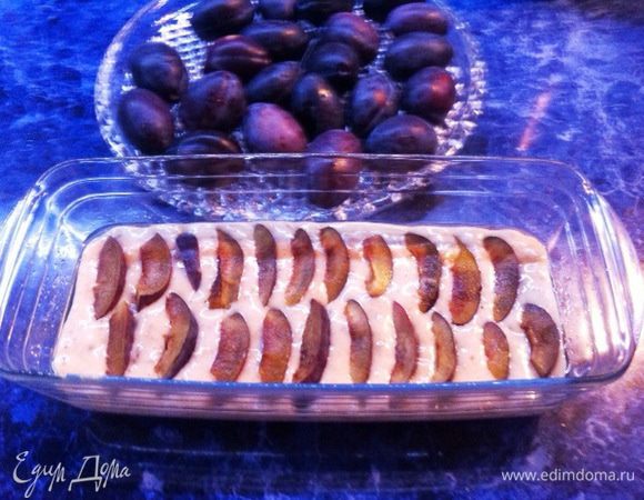 Было очень поздно, форма для маффинов у меня на 6 порций, поэтому оставшееся тесто, я вылила в форму для кекса и приготовила большой "маффин".