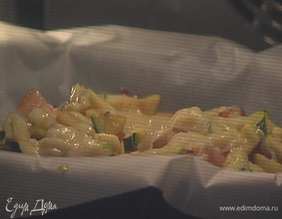 Хлеб с овощами отправить под гриль на 2 минуты.