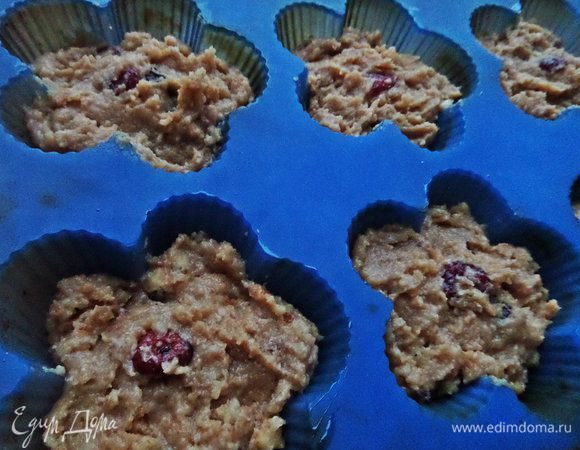 Далее два варианте: можно разложить по силиконовым формочкам.