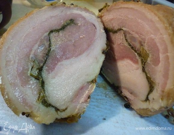 Если у вас банкет, то сало нарезать шматочками, красиво разложить и ждать гостей, глотая слюну. Если сало для перекуса, то отрезаем кружочек, кладем на кусочек бородинского и...таю-таю-таю- улетаю....