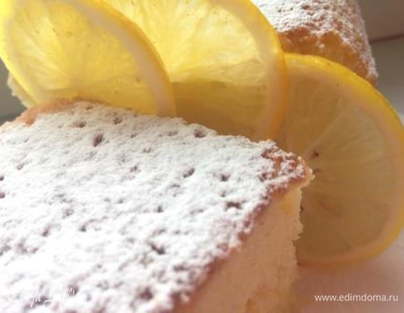 Остывший пирог разрезаем на порции, присыпаем сахарной пудрой (в том случае, если вы выбрали 2-й вариант) и подаем.