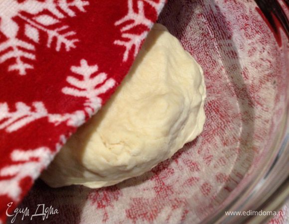 Тесто накрыть и оставить на 1,5 часа, тесто увеличится в 2 раза.