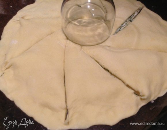 Разрезать на 8 частей, как показано на фото.