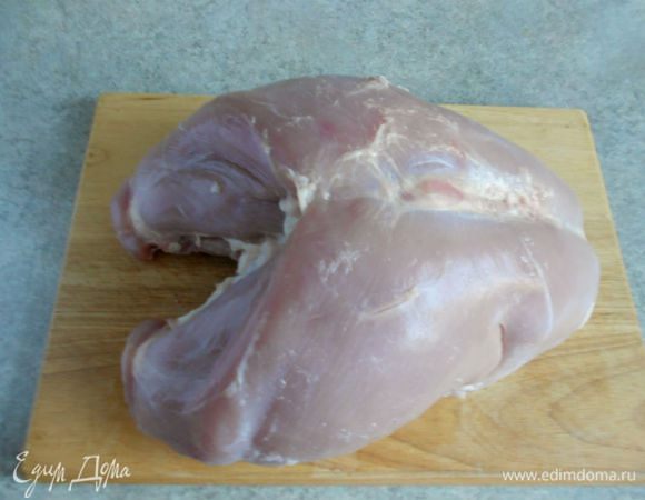 У меня была большая грудка индейки на кости (2,4 кг).