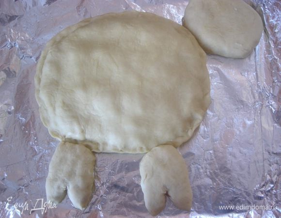 Теперь собираем овечку, аккуратно и точно прикладывая голову и ножки)))