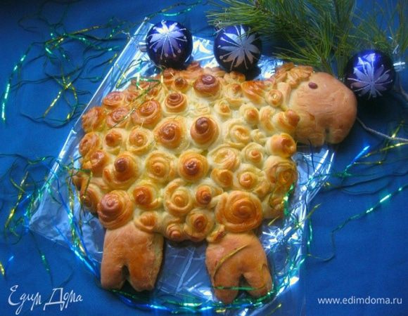 Приятного аппетита:)
И вкусных праздников♥
 * Если появятся вопросы-с удовольствием отвечу, хотя  на самом деле все очень просто, разобраться с делением теста-" воочию" не сложно)))