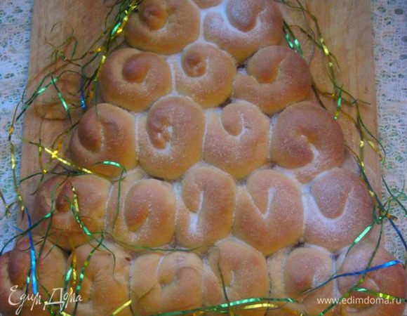 http://www.edimdoma.ru/retsepty/63005-bulochki-vanilnye-elochka от Аллы)
Очень вкусный, эффектный праздничный пирог♥♥♥