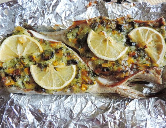 Запекаем в разогретой до 200 градусов духовке примерно 25 минут. Даем немного остыть и подаем к столу. Или же даем готовим заранее и подаем охлажденную. Вкусно будет в любом случае. Приятного аппетита!