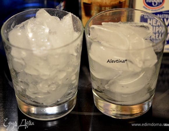 Заполнить ёмкости льдом.


