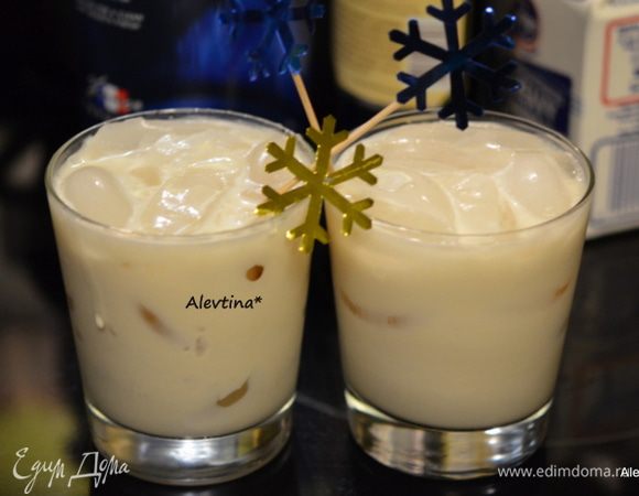 Разлить по бокалам. Подаем тут же. Пьют этот коктейль  постепенно. Количество алкоголя можно убавить или прибавить под свой вкус.
