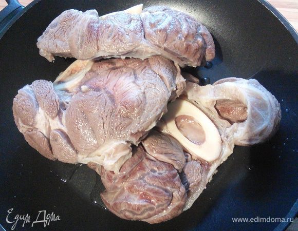 Хочу уточнить : у меня 3 шайбы говяжей голяшки, говяжьи копыта и 1 крупная  индюшачая голень. 