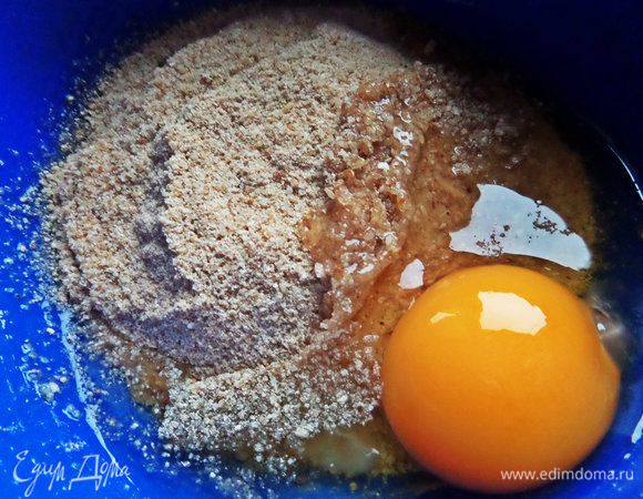 Муку купить или можно получить через кофемолку,но лучше хорошенько перемолоть, без крупинок!