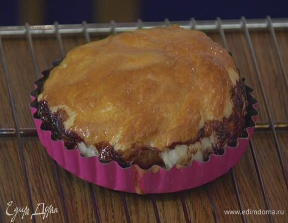 Выпекать тарты в разогретой духовке 12–15 минут.