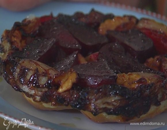 Готовые тарты перевернуть на тарелку.