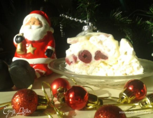 Последний превзошел все мои ожидания, он к тому же самый простой. Получилось замечательно вкусно, мои волнения оказались напрасными, вишня не потекла, а безе осталось хрустящим. Оторваться очень трудно. Буду повторять однозначно, хотя уже есть идеи для нового варианта...
