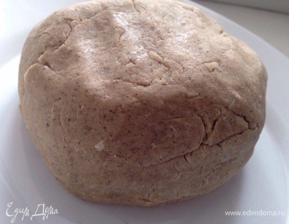 Добавить просеянную муку (ее может уйти 180-220 гр) и замесить мягкое и эластичное тесто.