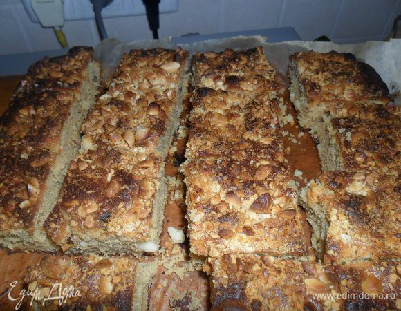 Слегка остудить, разрезать на квадратики.