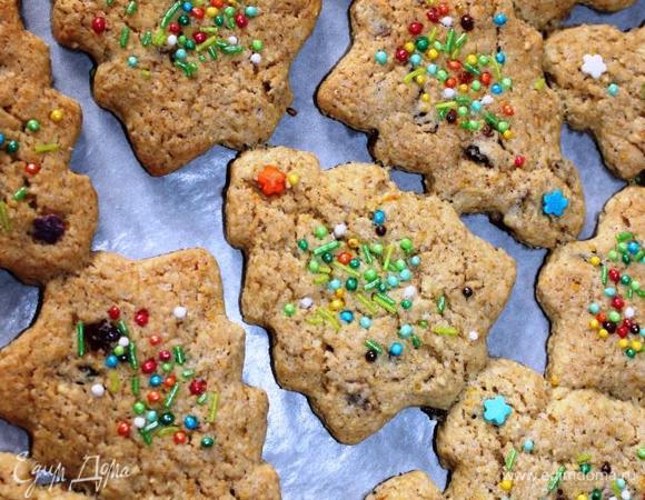 Печенье очень хорошо поднимается, поэтому соблюдайте расстояние, так как оно слипнется. У меня пару печенюшек все таки соединились. На один противень печенюшки не войдут, поэтому рассчитывайте на 2 партии.